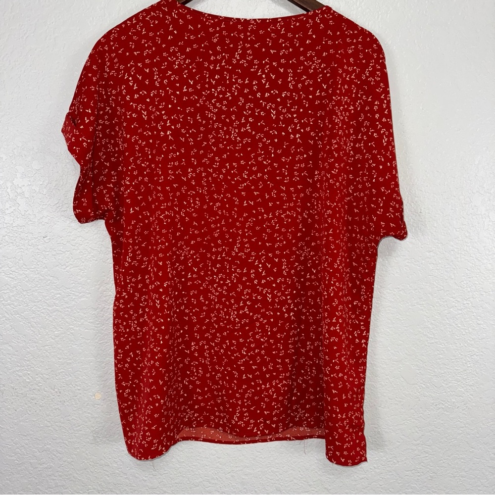 Que Zhu Shirt Sz XL Red Women Top v-neck Casual lightweight pleaded stretch #cc - Picture 3 of 9